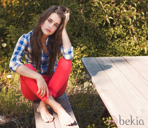 Pantalones rojos y camisa de cuadros de la colección Lee primavera/verano 2012