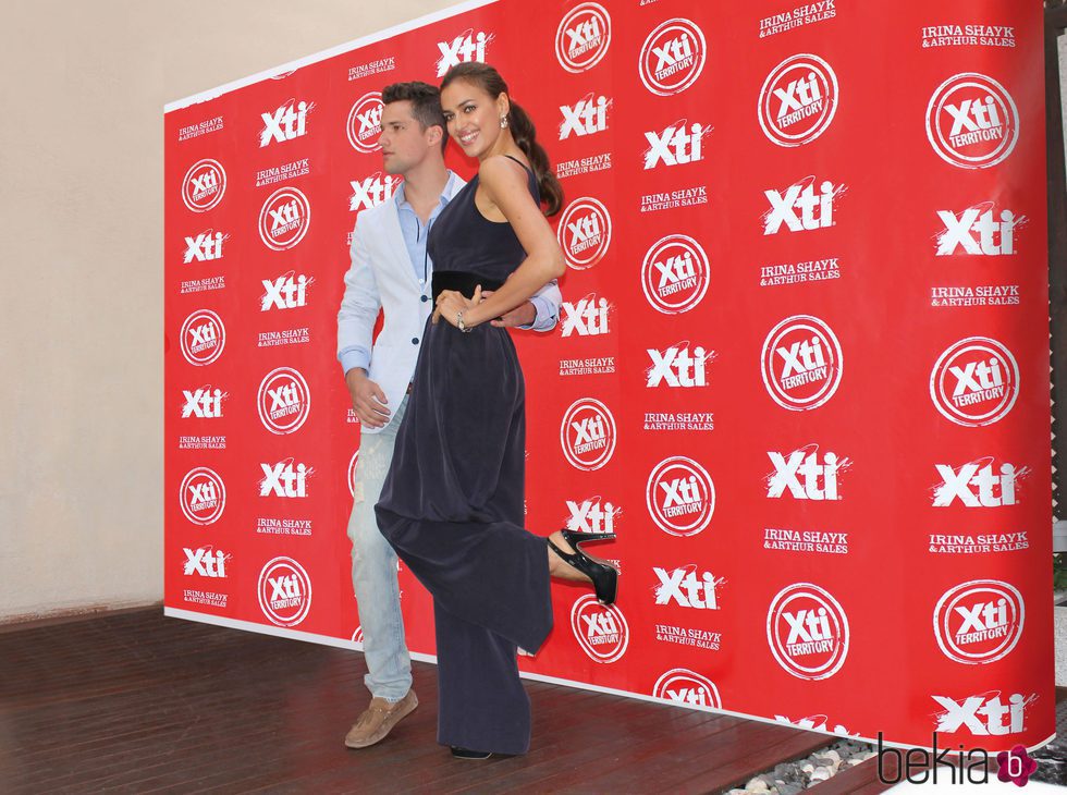 Irina Shayk y Arthur Sales en la presentación de la nueva colección Otoño/Invierno de Xti
