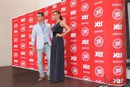 Irina Shayk y Arthur Sales muy sonrientes en la presentación de la nueva colección Otoño/Invierno de Xti