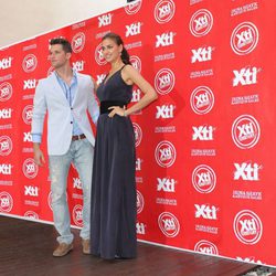 Irina Shayk y Arthur Sales muy sonrientes en la presentación de la nueva colección Otoño/Invierno de Xti