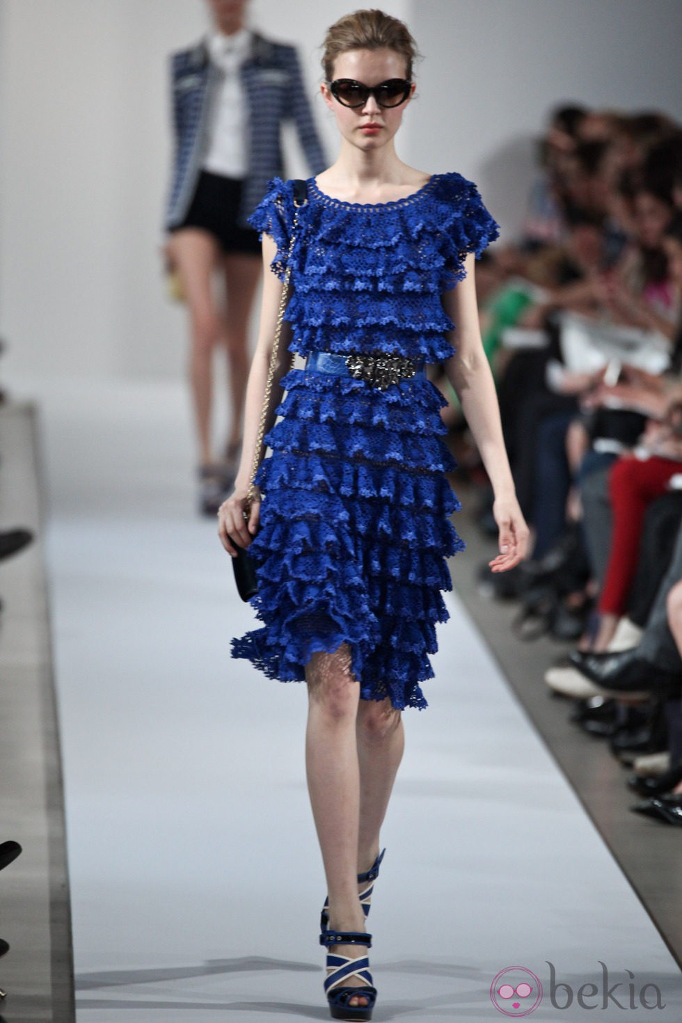 Vestido azul de volantes de la colección Crucero 2013 de Oscar de la Renta