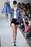 Chaqueta de cuadros y shorts negros de la Colección Crucero 2013 de Oscar de la Renta.