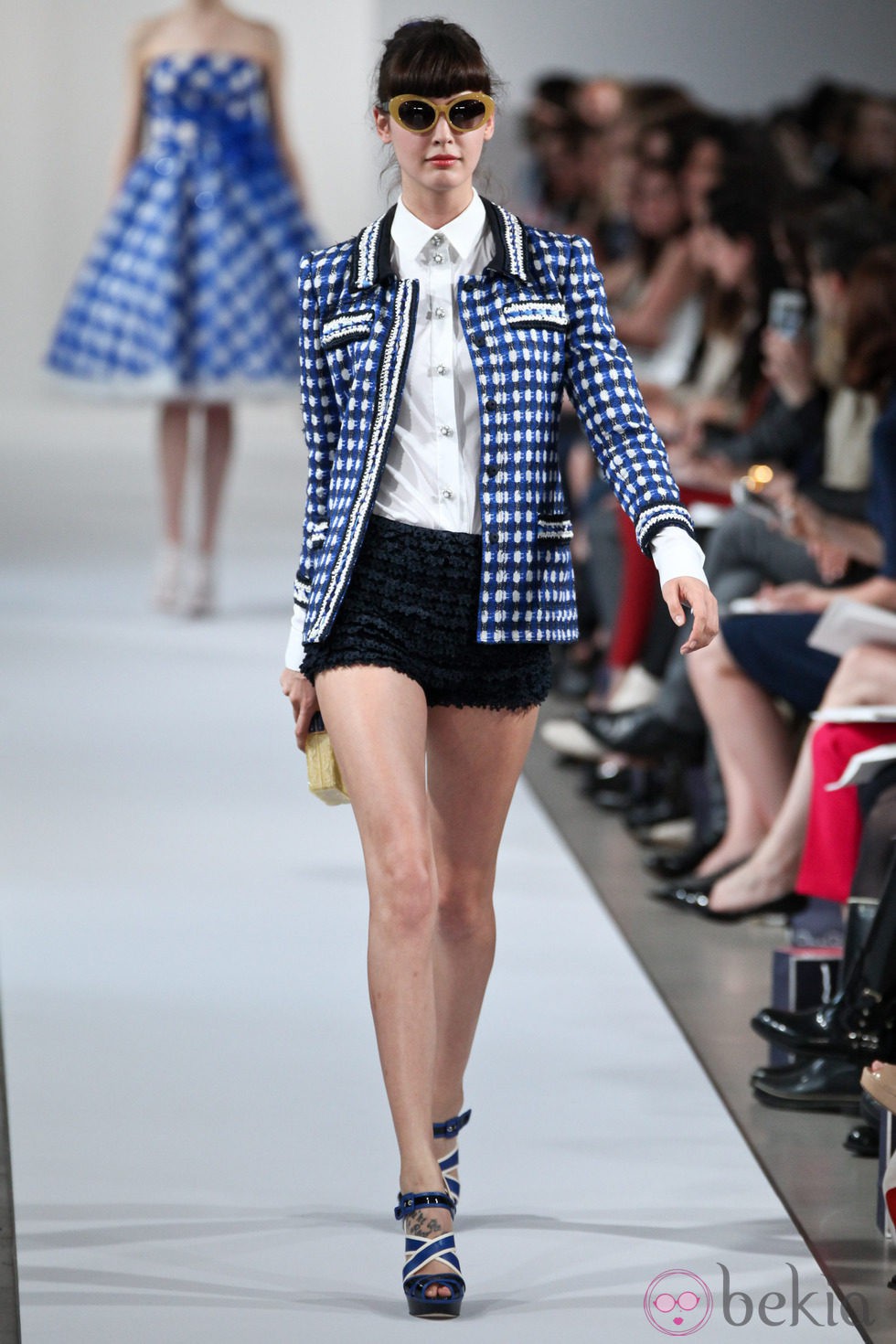 Chaqueta de cuadros y shorts negros de la Colección Crucero 2013 de Oscar de la Renta.