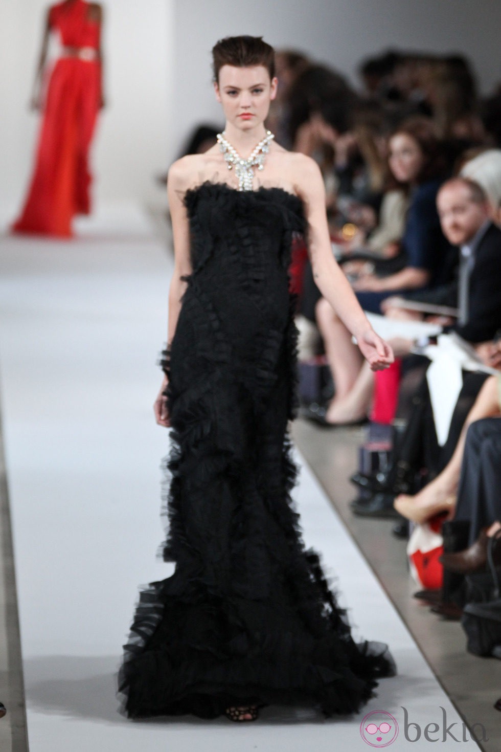 Vestido largo negro de la Colección Crucero de Oscar de la Renta