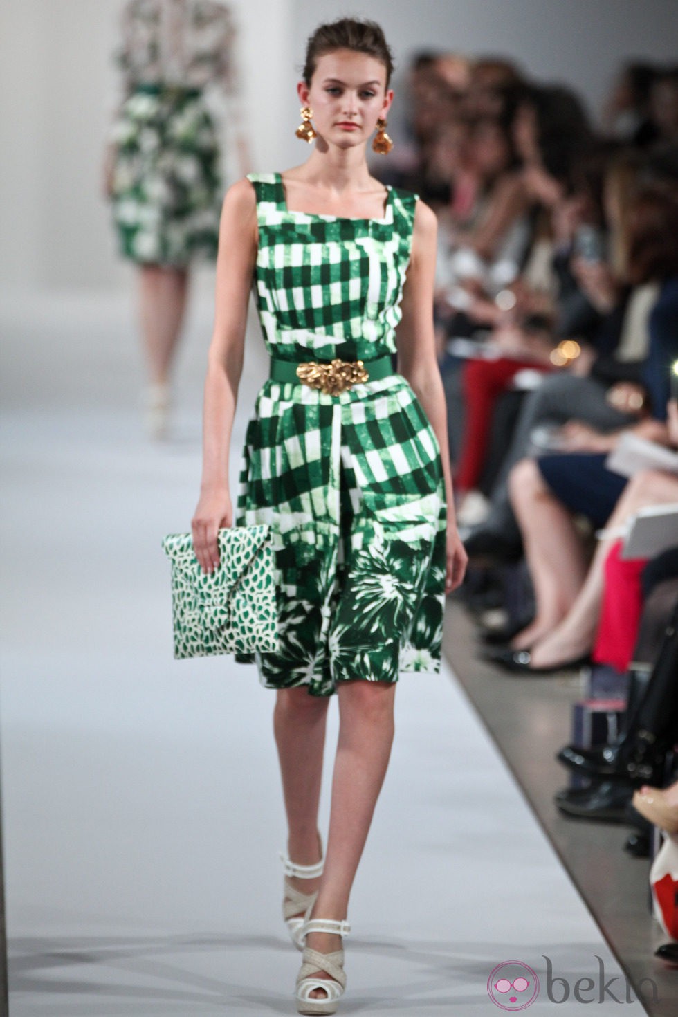 Vestido verde de cuadros de la Colección Crucero de Oscar de la Renta