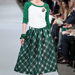 Camiseta y falda en tono verde de la Colección Crucero 2013 de Oscar de la Renta