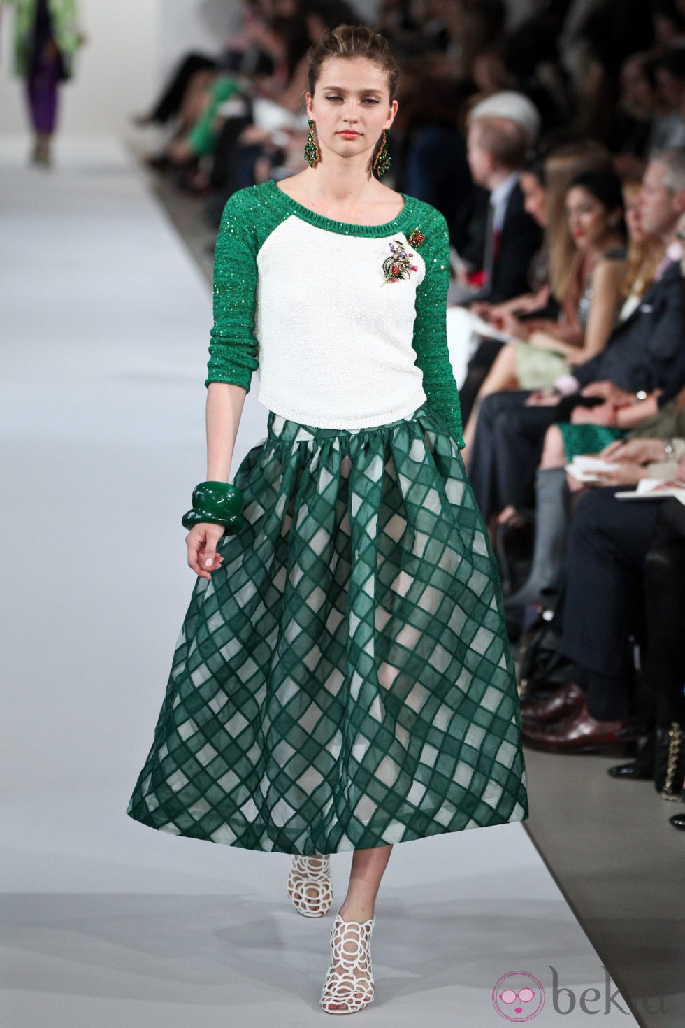 Camiseta y falda en tono verde de la Colección Crucero 2013 de Oscar de la Renta