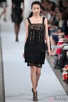 Vestido negro de tirantes de la Colección Crucero 2013 de Oscar de la Renta