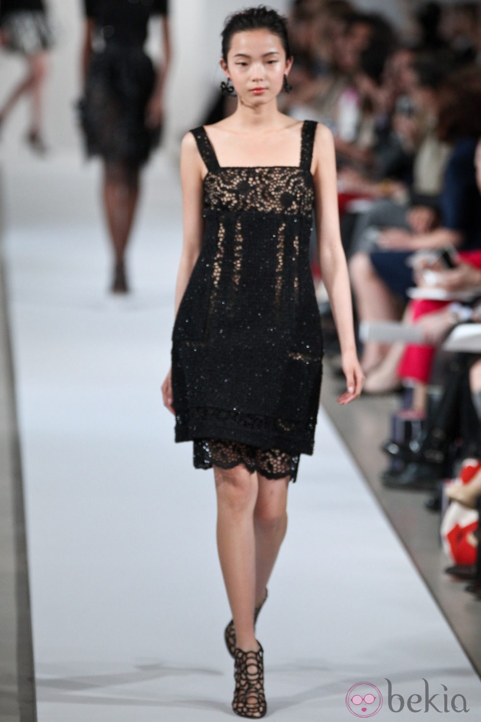 Vestido negro de tirantes de la Colección Crucero 2013 de Oscar de la Renta