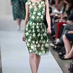 Vestido verde estampado de la Colección Crucero de Oscar de la Renta