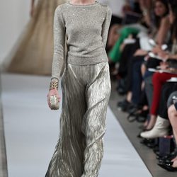 Jersey y falda larga brillante de la Colección Crucero 2013 de Oscar de la Renta