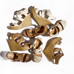 Sandalias con cuña en diversos colores de la nueva colección de Suite Blanco primavera/verano 2012
