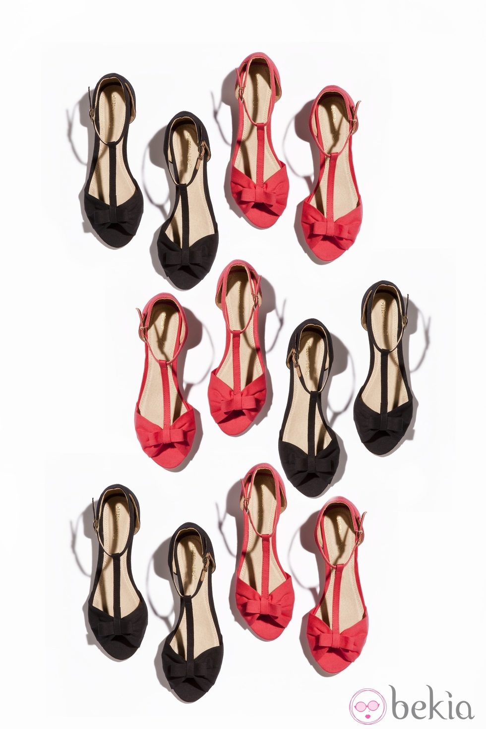 Sandalias planas en rosa chicle y negras de la nueva colección de Suite Blanco primavera/verano 2012