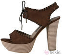 Sandalias marrones con plataforma de la colección primavera/verano 2012 de Lorena Carreras