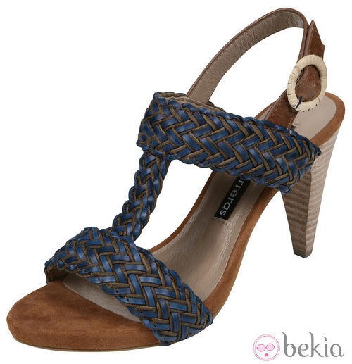 Sandalias azules trenzadas de la colección primavera/verano 2012 de Lorena Carreras