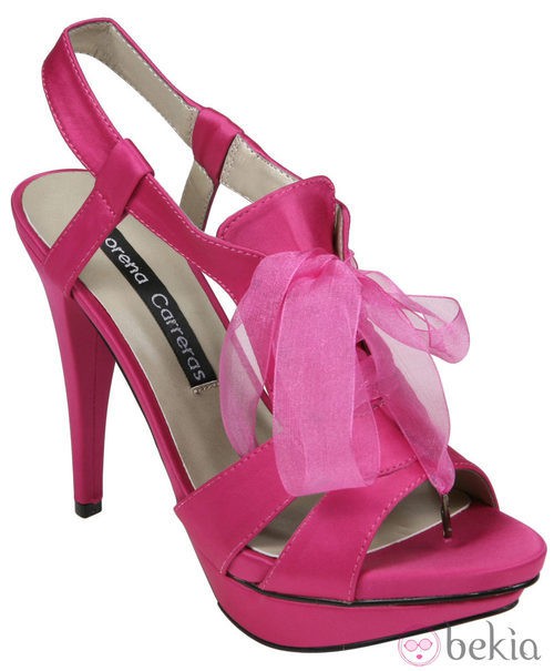 Sandalias en color fucsia con lazo de la colección primavera/verano 2012 de Lorena Carreras