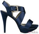 Sandalias azul marino de la colección primavera/verano 2012 de Lorena carreras