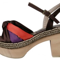 Sandalia multicolor de la colección primavera/verano 2012 de Lorena Carreras