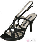 sandalias negras de la colección primavera/verano 2012 de Lorena Carreras