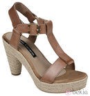 Sandalias de estaprto en tono camel de la colección verano 2012 de Lorena Carreras