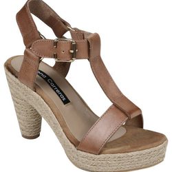 Sandalias de estaprto en tono camel de la colección verano 2012 de Lorena Carreras