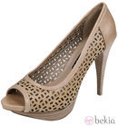 Zapatos peep toe en tono beige de la colección verano 2012 de Lorena Carreras