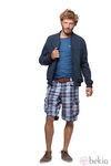 Sudadera y camiseta azules con pantalón de cuadros de la colección verano 2012 de Chevignon