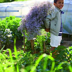 Chaqueta y pantalón blanco de la colección verano 2012 de Benetton Niños