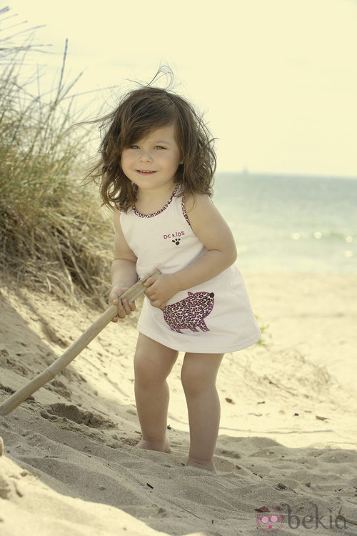 Vestido playero de la colección verano 2012 de Dolores Cortés DC KIDS