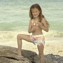 Conjunto de bikini y pantalón de la colección verano 2012 de Dolores Cortés DC KIDS