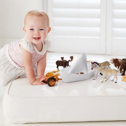 Conjunto para niña en blanco y rosa de la colección de bebés My First Chicco Verano 2012