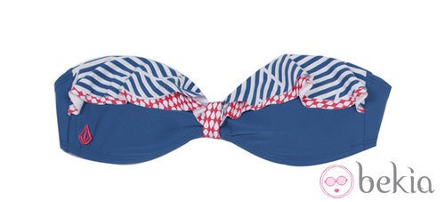 Parte superior de un bikini azul de la nueva colección de ropa de baño verano 2012 de Volcom