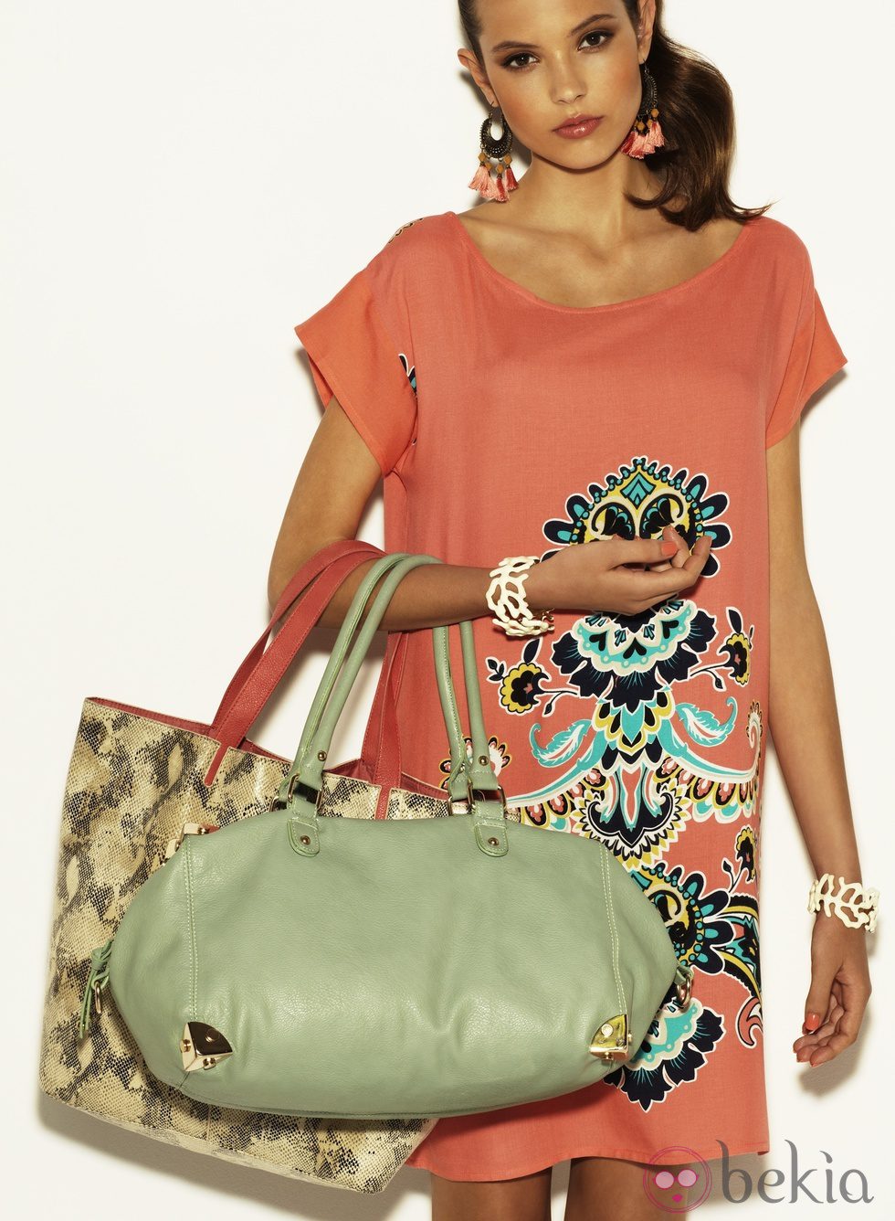 Minivestido estampado en tono coral de la colección Verano 2012 de Suiteblanco