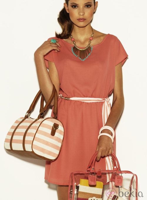 Vestido color coral de la colección Verano 2012 de Suiteblanco