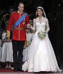 El Príncipe Guillermo de inglaterra uniformado el día de su enlace con kate Middleton