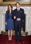 El Príncipe Guillermo de Inglaterra con traje de chaqueta cruzada