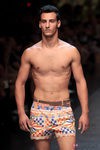 Pantalón corto con estampado geométrico de Dolce&Gabbana en la Semana de la Moda de Milán