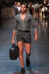 Chaqueta de punto y pantalón corto de Dolce&Gabbana en la Semana de la Moda masculina de Milán