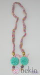 Collar multicolor con flores de la colección de joyas de Vanesa Romero