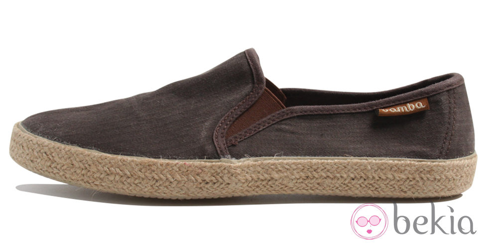 Zapatilla en marrón de lino de la colección Victoria by BAMBA verano 2012