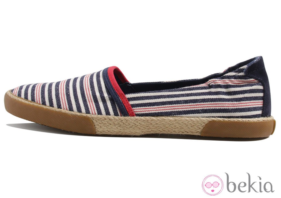 Zapatilla copetes en rayas de la colección Victoria by BAMBA verano 2012