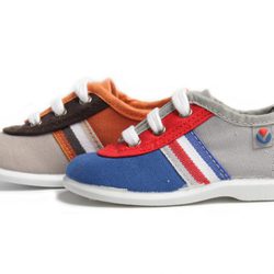 Zapatillas Victoria de niño con rayas colección verano 2012