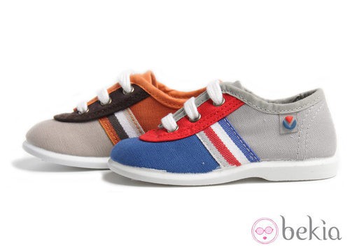 Zapatillas Victoria de niño con rayas colección verano 2012