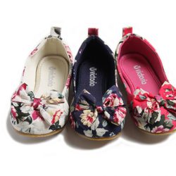Bailarinas con lazo y estampados florales para niñas de Victoria de la colección verano 2012