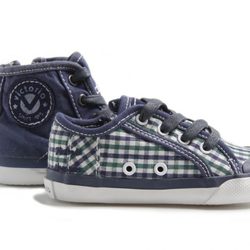 Botita e inglesa en tonos azul para niño de Victoria, de la nueva colección verano 2012