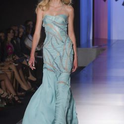 Vestido azul aguamarina de Versace en la Pasarela de la Alta Costura de París otoño/invierno 2012-2013