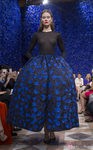 Volúmenes en el desfile de Christian Dior en la pasarela de la Alta Costura de París otoño/invierno 2012-2013