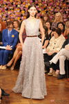 Diseño con escote en 'V' y detalles de flores de Christian Dior en la Pasarela de la Alta Costura París otoño/invierno 2012-2013