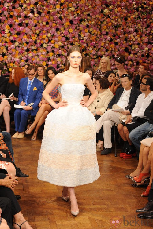 Faldas con volumen en el desfile de Christian Dior en la Pasarela de la Alta Costura de París otoño/invierno 2012-2013