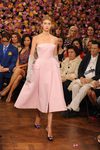 Vestido rosa pastel de Christian Dior en la Pasarela de la Alta Costura de París otoño/invierno 2012-2013
